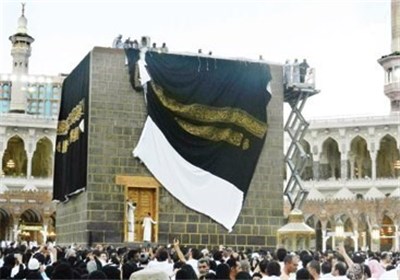 پرده خانه کعبه روز عرفه تعویض نمی‌شود