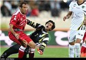 دیدار تیم‌های فوتبال راه آهن و پرسپولیس