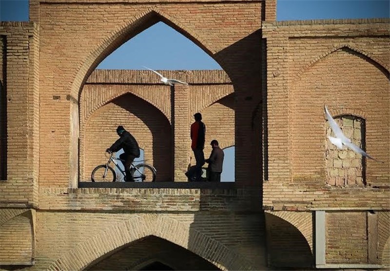 باز هم باد به داد هوای اصفهان رسید