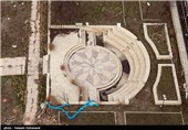 همانطور که در تصاویر هوایی مشاهده می‌شود، بخش عمده فضای سبز و درختان این خانه یک هکتاری در سال‌های اخیر خشک شده و از بین رفته است.