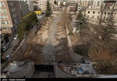 به گفته یکی از همسایگان این خانه تاریخی ،  در فروردین ماه گذشته اکثر درختان باغ را شبانه قطع کرده و پس از آن در باغ  12 حلقه چاه حفر کردند