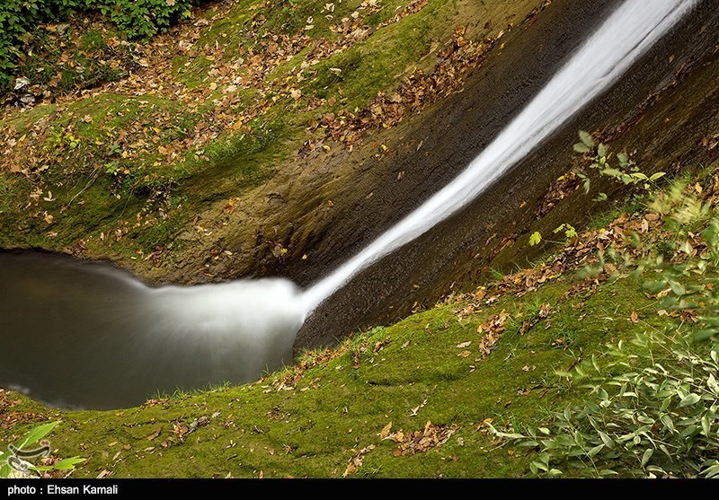طبیعت پاییزی جنگل گلستان و آبشار لوه