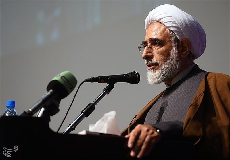 منتجب‌نیا: نبود حزب در نهایت موجب حاکمیت پوپولسیم می شود/نظام حزبی با نظام ولایی مغایرت ندارد