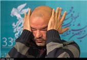 سعید آقاخانی بازیگر در نشست خبری فیلم سینمایی خداحافظی طولانی