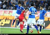 دیدار تیم های فوتبال استقلال تهران و تراکتورسازی تبریز