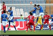 دیدار تیم های فوتبال استقلال تهران و تراکتورسازی تبریز-تهران