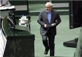 ظریف به مجلس می‌‌ر‌ود