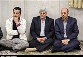 سردار حسین دهقان وزیر دفاع و محمد فرهادی وزیر علوم در مراسم تشییع پیکر همسر آیت‌الله جنتی