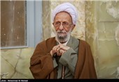 آیت‌الله مصباح یزدی در مراسم ترحیم همسر آیت‌الله احمد جنتی - قم
