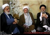 آیت‌الله مومن و آیت‌الله کعبی در مراسم ترحیم همسر آیت‌الله احمد جنتی - قم