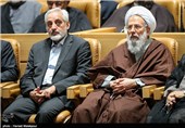 آیت‌الله محمدی ری شهری تولیت حرم حضرت عبدالعظیم حسنی(ع) و محمدرضا صادق مشاور رسانه‌ای رئیس جمهور در همایش بزرگداشت بانوی انقلاب اسلامی