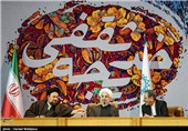 اسحاق جهانگیری معاون اول رئیس جمهور، حجت‌الاسلام حسن روحانی رئیس جمهور و حجت‌الاسلام سیدحسن خمینی در همایش بزرگداشت بانوی انقلاب اسلامی