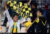 دیدار تیم‌های فوتبال پرسپولیس و سپاهان