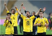 دیدار تیم‌های فوتبال پرسپولیس و سپاهان