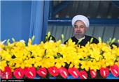 حجت‌الاسلام حسن روحانی رئیس جمهور هنگام ورود به مراسم رژه روز ارتش