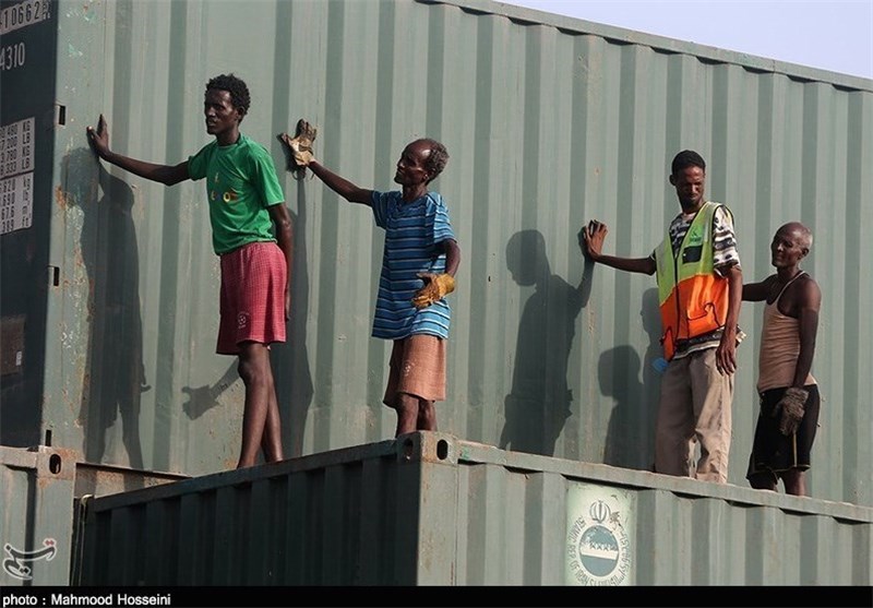 دومین کشتی کمک‌های ایران برای یمن درحال بارگیری است