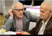 جلال مقامی دوبلور سینما و تلویزیون در مراسم اعطای گواهینامه درجه یک هنری به هنرمندان سینما و تقدیر از هیئت‌های انتخاب، داوری و برگزاری بخش بین‌الملل سی‌وسومین جشنواره فیلم فجر