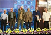 رضا کیانیان، کیانوش عیاری، احمدرضا درویش، کیومرث پوراحمد، عبدالله اسکندری و محمدرضا اصلانی هنرمندانی هستند که گواهینامه درجه یک هنری دریافت کردند