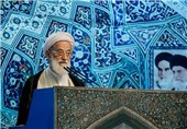 آیت‌الله امامی‌کاشانی: دنیای استکبار برای فرهنگ و سیاست ملت ایران برنامه‌ریزی کرده است/مسئولان با قاچاق مقابله کنند