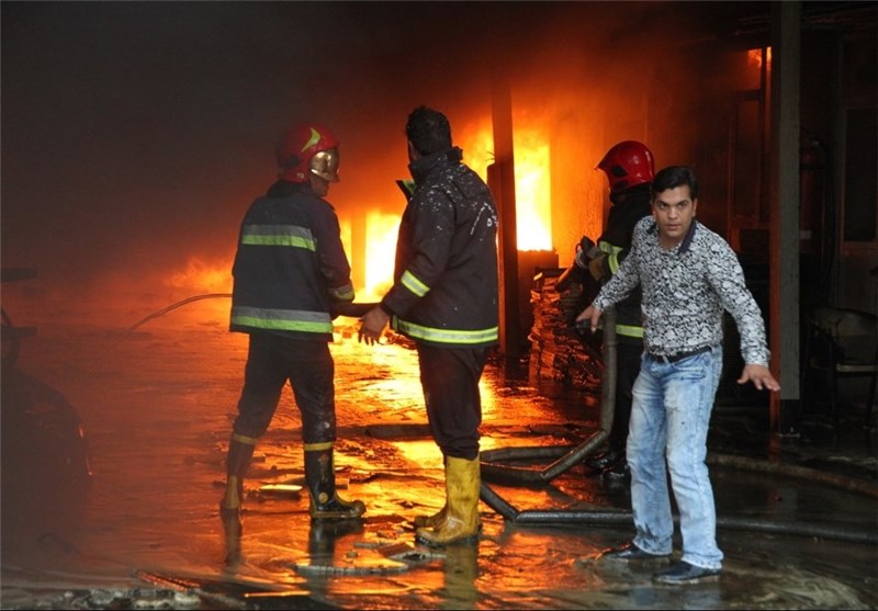 یک انبار بلوری‌جات در دزفول طعمه حریق شد