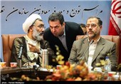 حسینعلی امیری قائم مقام وزیر کشور و حجت‌الاسلام مصطفی پورمحمدی وزیر دادگستری در مراسم تودیع و معارفه معاونین سازمان تعزیرات حکومتی