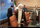 حسینعلی امیری قائم مقام وزیر کشور و حجت‌الاسلام مصطفی پورمحمدی وزیر دادگستری هنگام ورود به مراسم تودیع و معارفه معاونین سازمان تعزیرات حکومتی