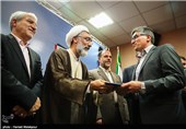 اعطای حکم معاونت حقوقی و نظارت سازمان تعزیرات حکومتی به ایرج حسینی صدرآبادی توسط حجت‌الاسلام مصطفی پورمحمدی وزیر دادگستری