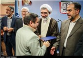 اعطای حکم معاونت توسعه و مدیریت منابع انسانی سازمان تعزیرات حکومتی به غلامرضا حیدری توسط حجت‌الاسلام مصطفی پورمحمدی وزیر دادگستری