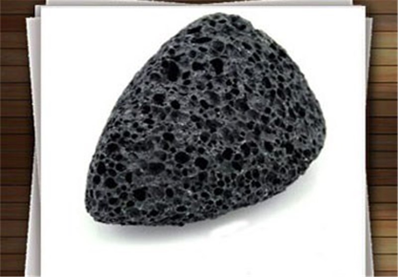 رفع بسیاری از سردردها و سرگیجه‌ها با استفاده از سنگ پا در حمام