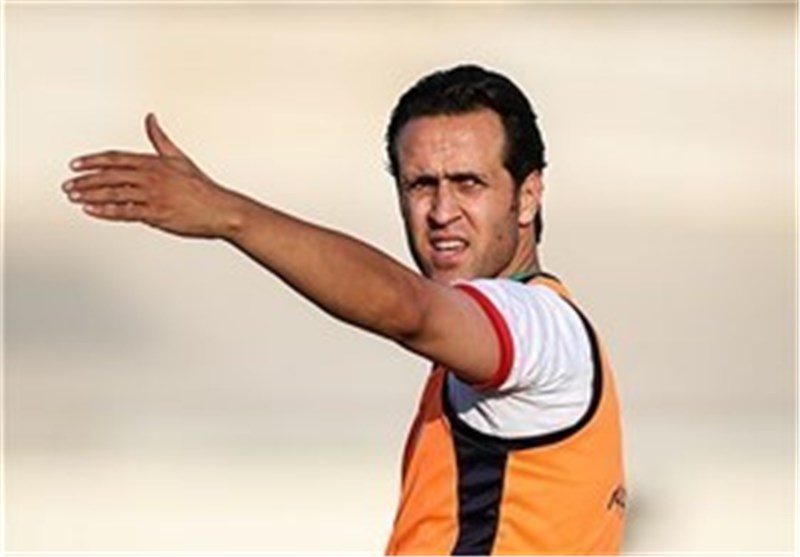 واکنش تند علی کریمی به سلفی بگیران مزاحم!