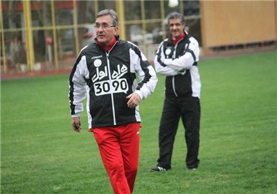 فریادهای برانکو برسر بازیکنان بی‌دقت و وضعیت بد چمن درفشی‌فر