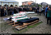 تشییع جانباختگان سقوط مینی بوس در روستای جزین فریدونکنار