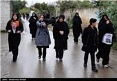 تشییع جانباختگان سقوط مینی بوس در روستای جزین فریدونکنار