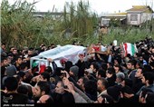 تشییع جانباختگان سقوط مینی بوس در روستای جزین فریدونکنار