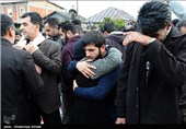 تشییع جانباختگان سقوط مینی بوس در روستای جزین فریدونکنار