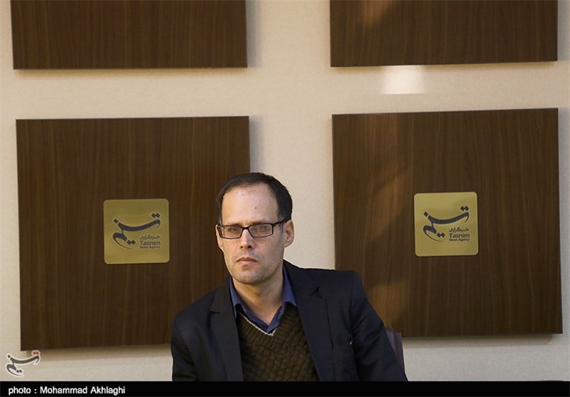 سید اکبر میرجعفری، شاعر و منتقد ادبی