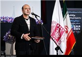 تقدیر از منوچهر زنده‌دل در مراسم بزرگداشت سه نسل از هنرمندان دوبله ایران