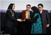 تقدیر از شوکت حجت در مراسم بزرگداشت سه نسل از هنرمندان دوبله ایران