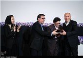 تقدیر از بیژن علی‌محمدی در مراسم بزرگداشت سه نسل از هنرمندان دوبله ایران