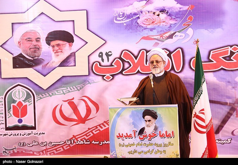 رژه یگان های موتوری و نواختن زنگ انقلاب در ایلام