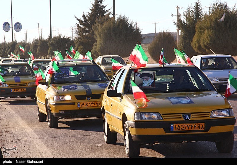 رژه یگان های موتوری و نواختن زنگ انقلاب در ایلام