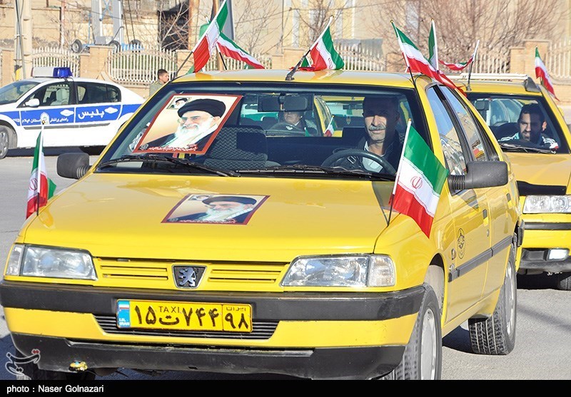 رژه یگان های موتوری و نواختن زنگ انقلاب در ایلام