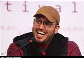 فجر 34 - نشست خبری فیلم‌ ایستاده در غبار