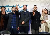 هانیه توسلی و حامد کمیلی بازیگران، سیدمحمود رضوی تهیه‌کننده و بهروز شعیبی کارگردان فیلم سیانور در پایان نشست خبری - سی و چهارمین جشنواره فیلم فجر