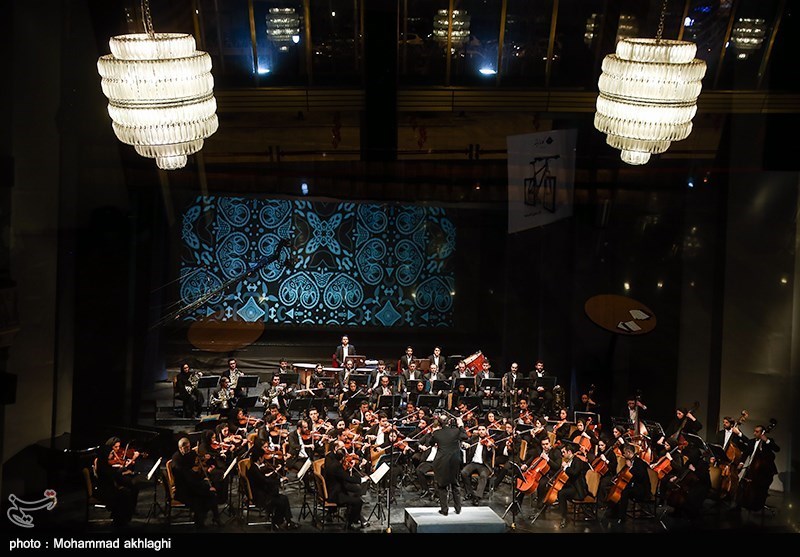 ارکستر سمفونیک تهران به رهبری امیل تاباکوف