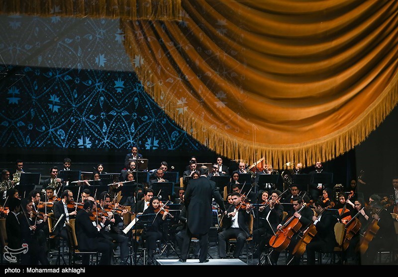ارکستر سمفونیک تهران به رهبری امیل تاباکوف