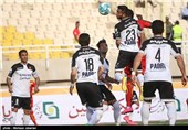 دیدار تیم های فوتبال فولاد خوزستان و سایپا