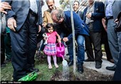 مراسم کاشت نهال توسط سینماگران