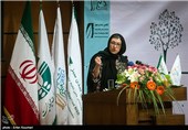 سخنرانی رویا تیموریان در مراسم درختکاری با حضور هنرمندان و کودکان کار