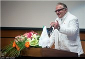 سخنرانی علی معلم در مراسم درختکاری با حضور هنرمندان و کودکان کار